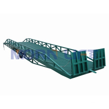 Portable forklift vehicles dock leveler movable yard ramp manual adjusting hydraulic container loading ramp